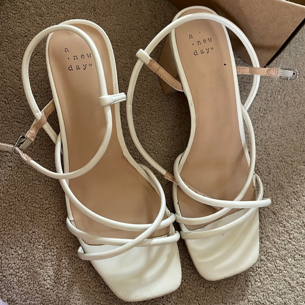 White sandal with short heel. Size 7.5 fits 7-7.5